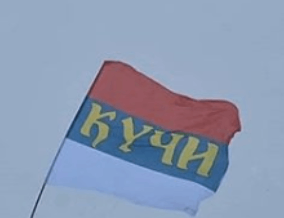 <span style='color:red;'><b>POSLEDNJE ZBOGOM</b></span> OD ČUVENOG PLEMENA: Kuči krenuli peške da isprate svog mitropolita (VIDEO)   